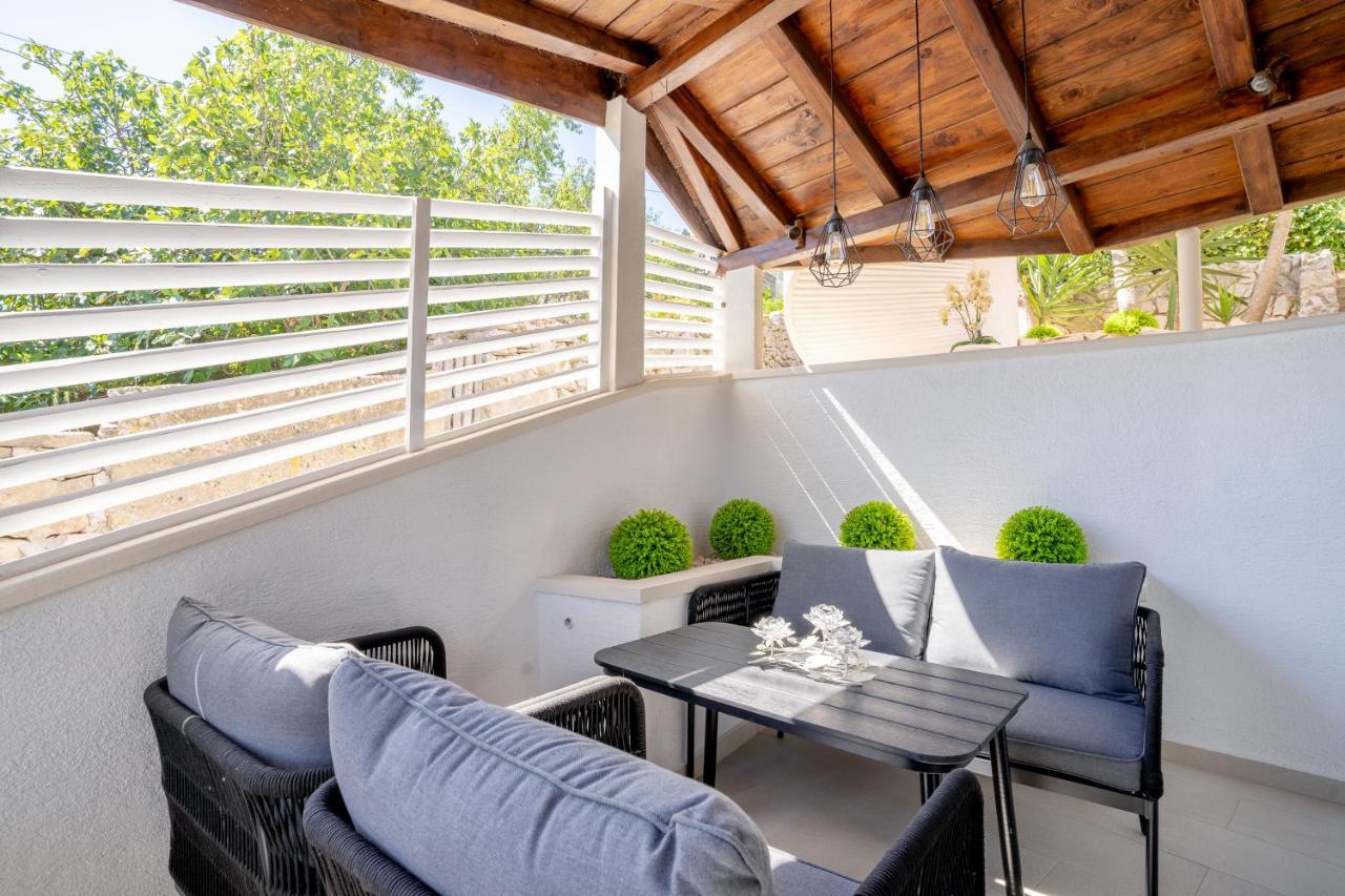 Jure Apartment